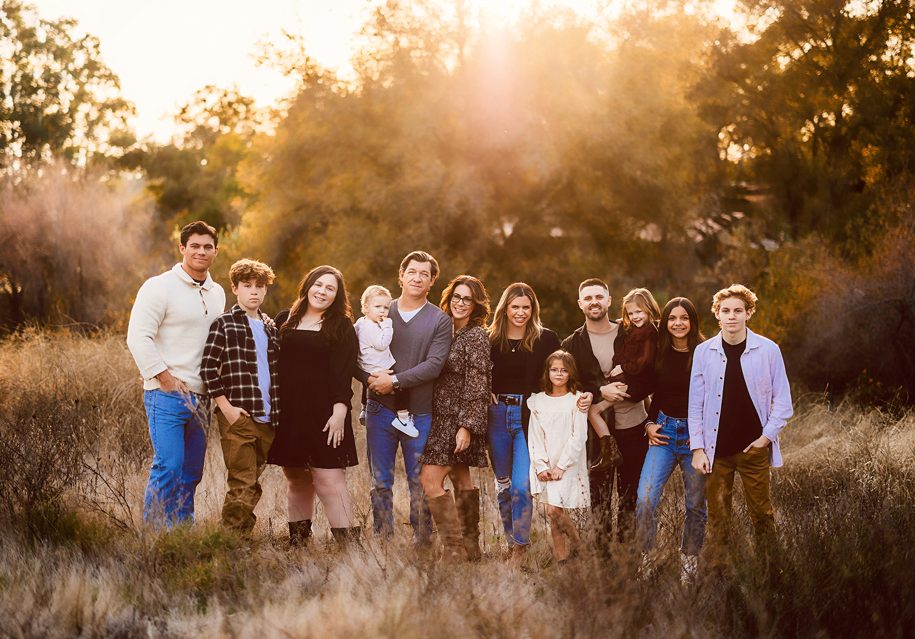outdoor family photos in a field