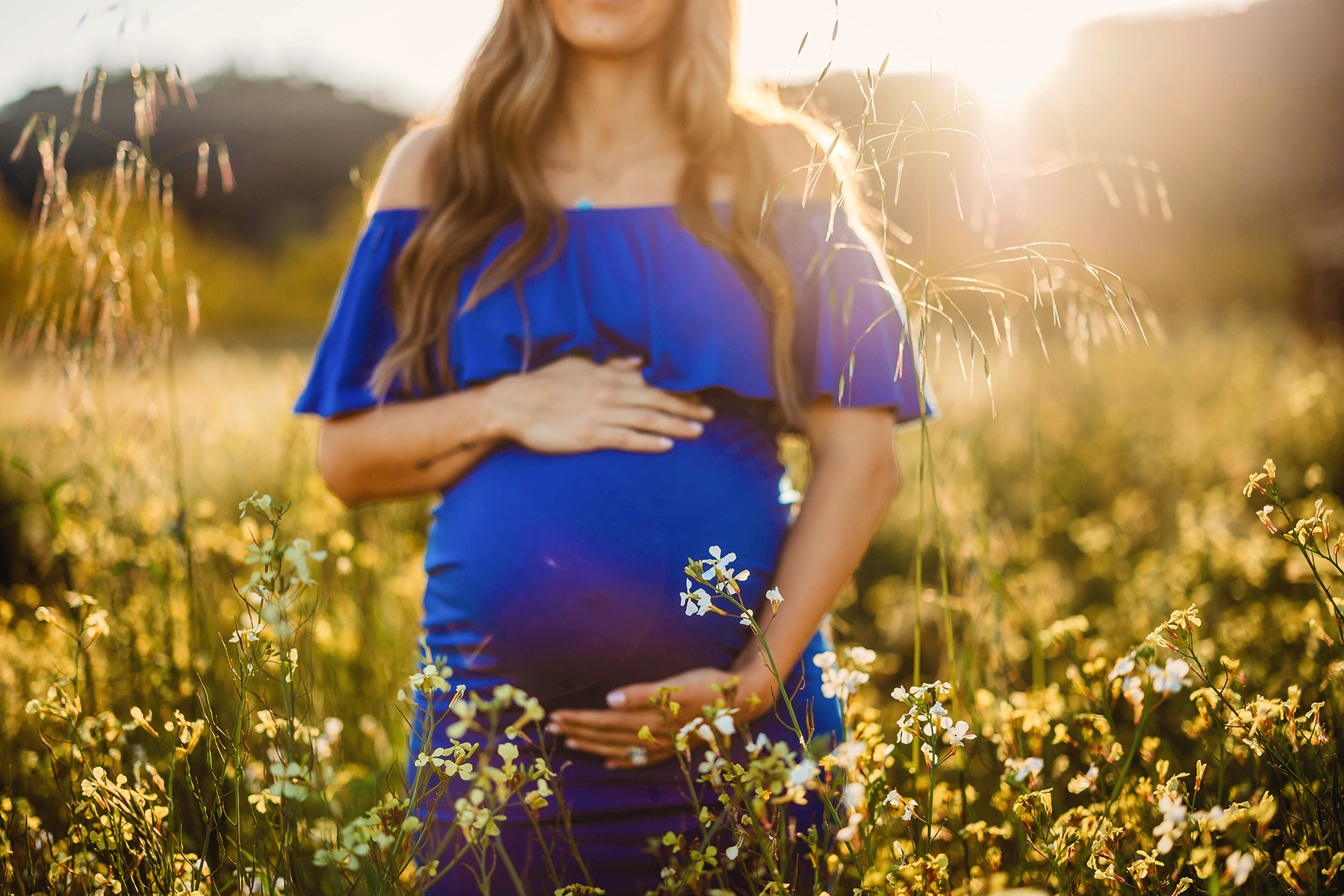 maternity flowers and field photoshoot