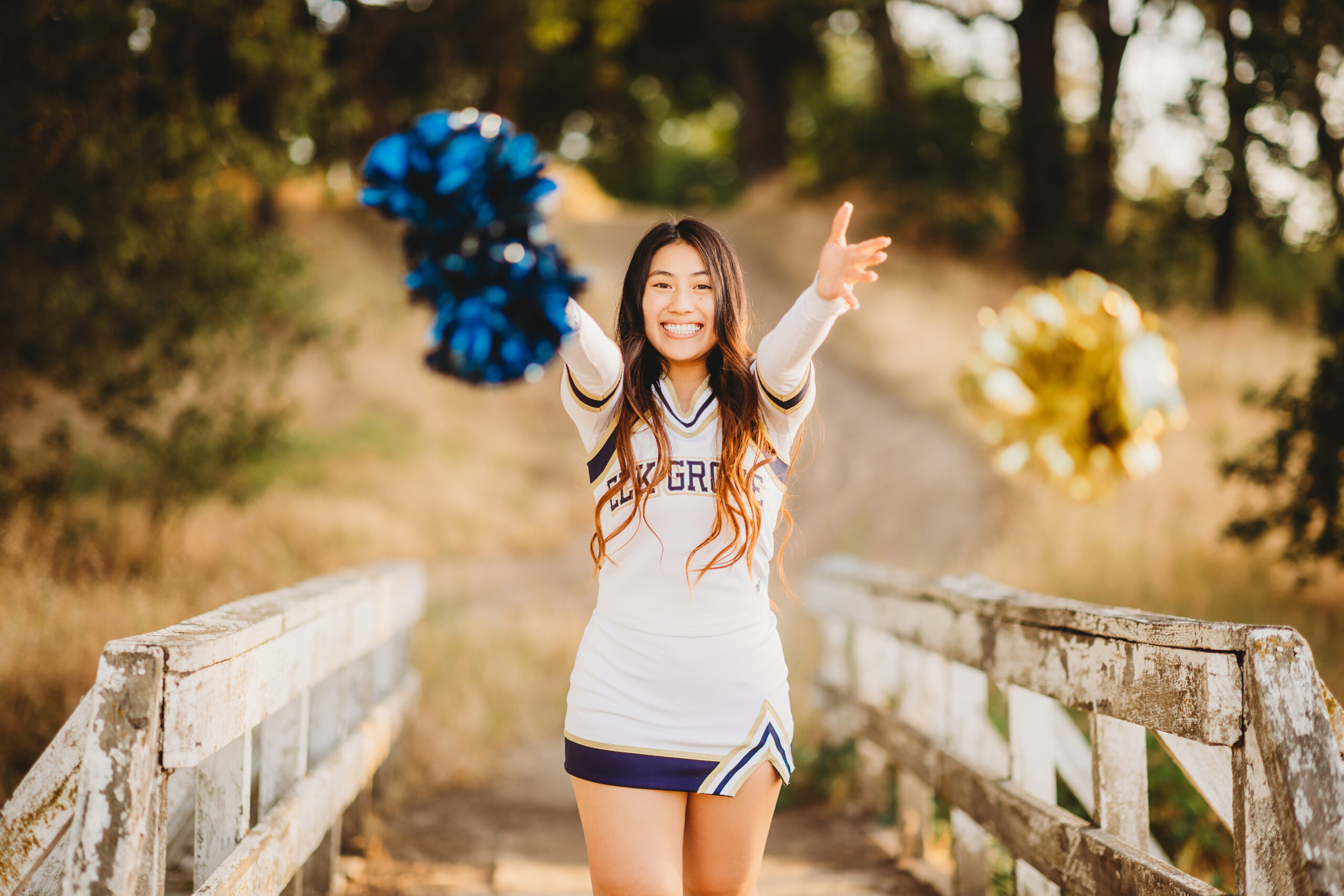 outdoor nature senior photos cheerleader