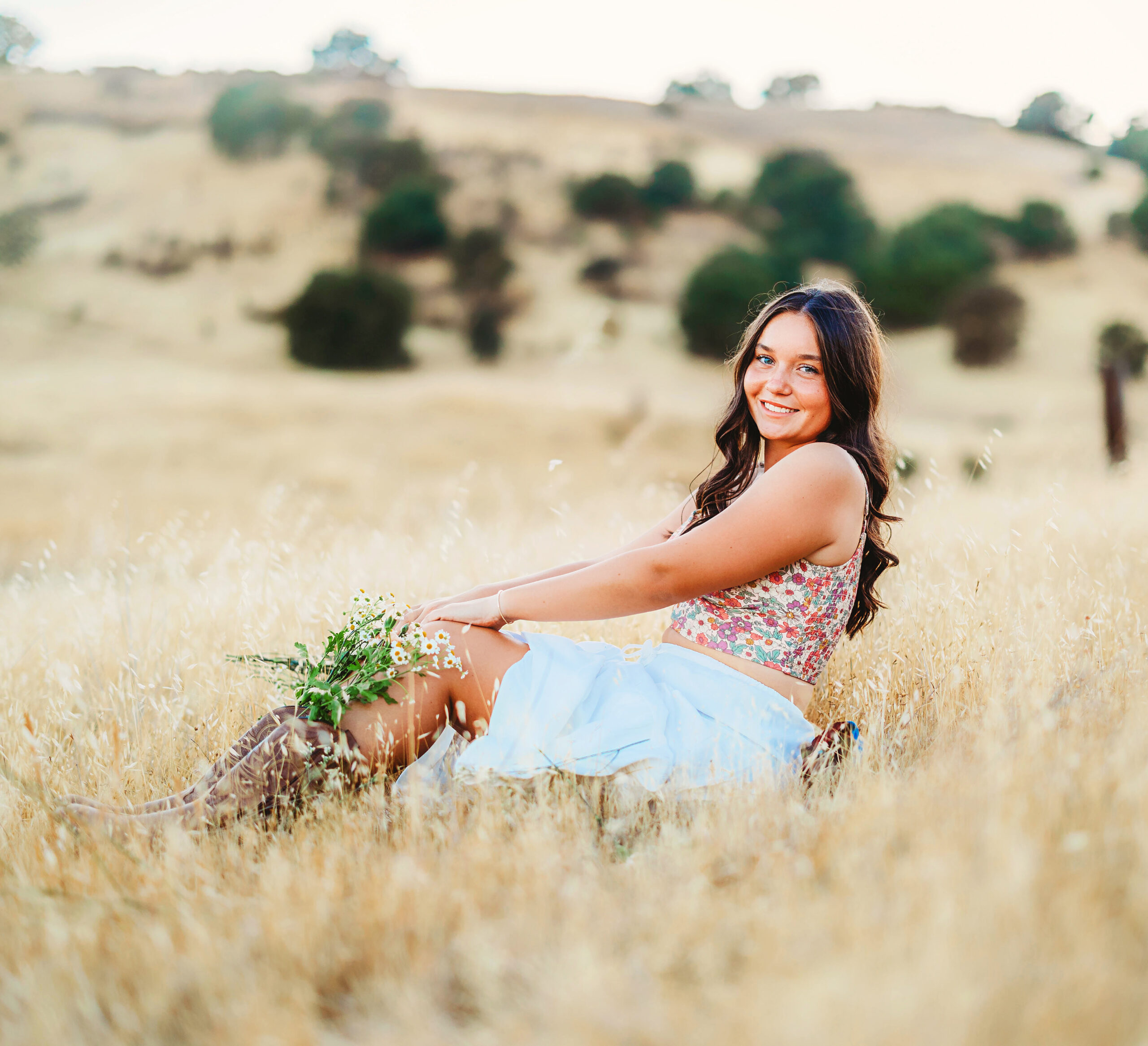 Senior Pose Ideas for senior pictures outdoors