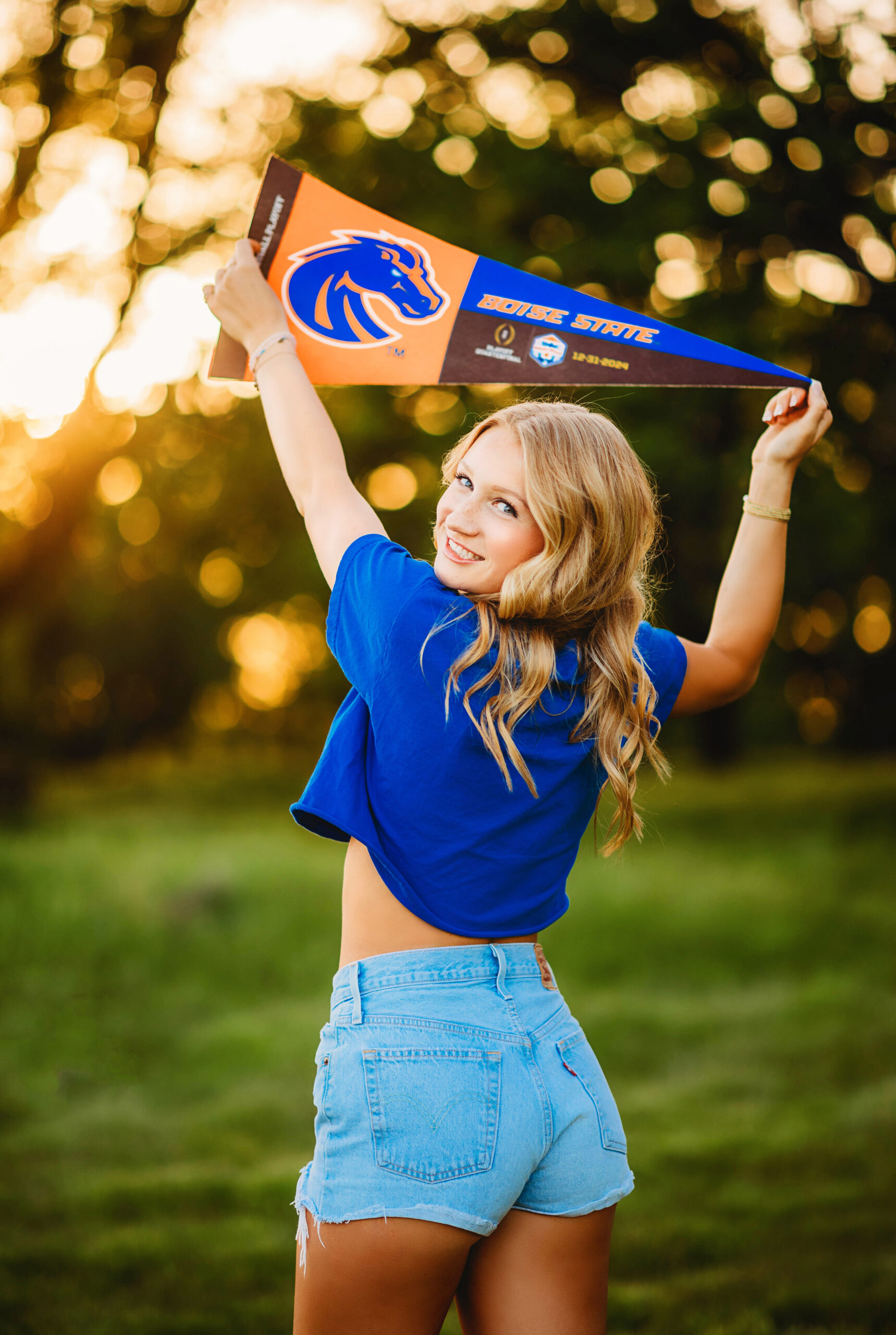 sacramento-senior-photos-college-shirt-fan-gear-portrait